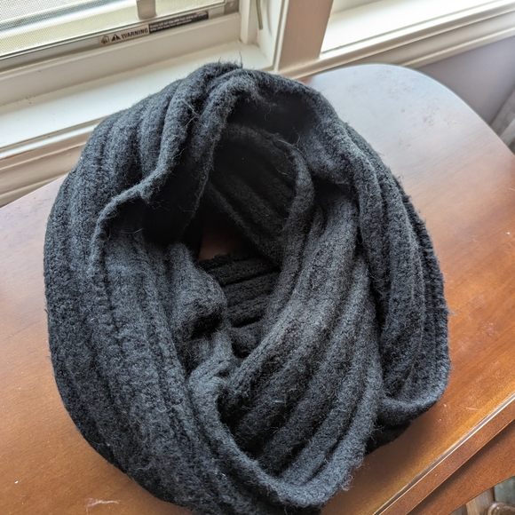 BDG Black Fuzzy Knit Scarf - Picture 1 of 3